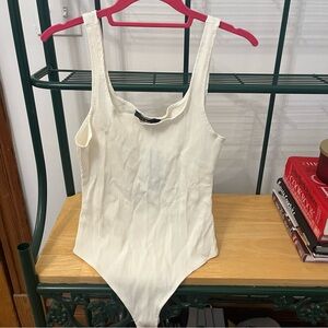 Lulu’s white bodysuit size large NWT ribbed tank sleeveless